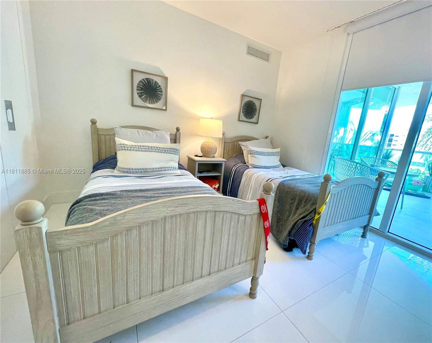 ST TROPEZ ON THE BAY III - Residential