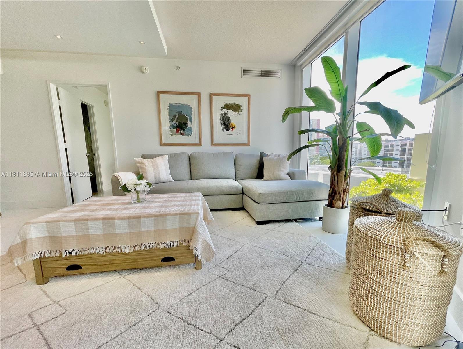 ST TROPEZ ON THE BAY III - Residential