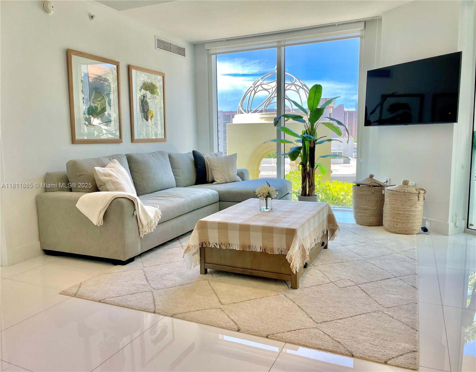 ST TROPEZ ON THE BAY III - Residential