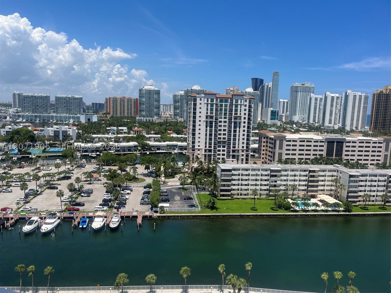 300 Bayview Dr 1707