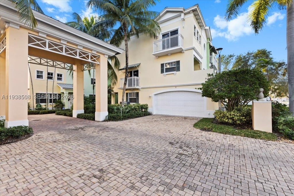 Photo of 630 SE 15th St #3, Fort Lauderdale, FL 33316 (MLS # A11938508)