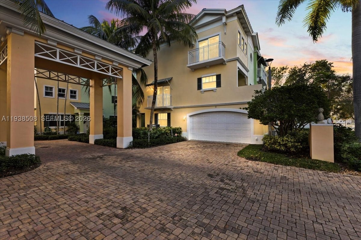 630 SE 15th St 3, Fort Lauderdale FL 33316
