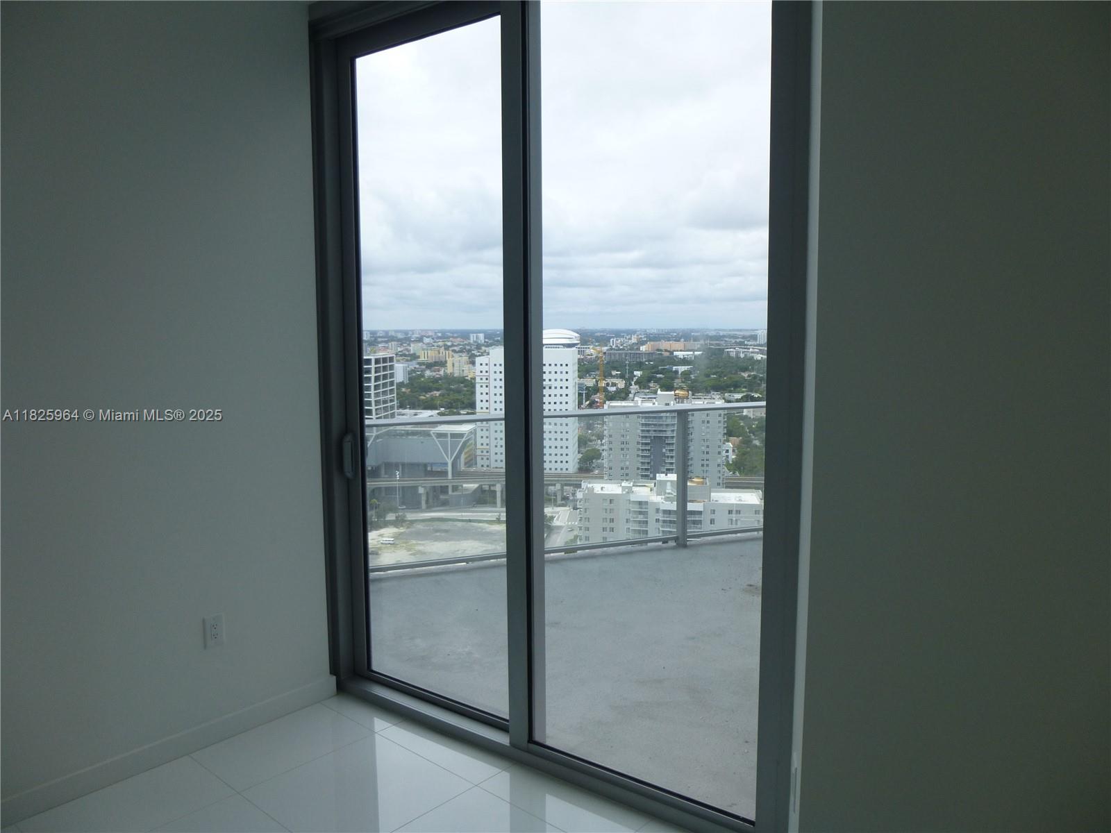 PARAMOUNT MIAMI WORLDCENT - Residential Lease