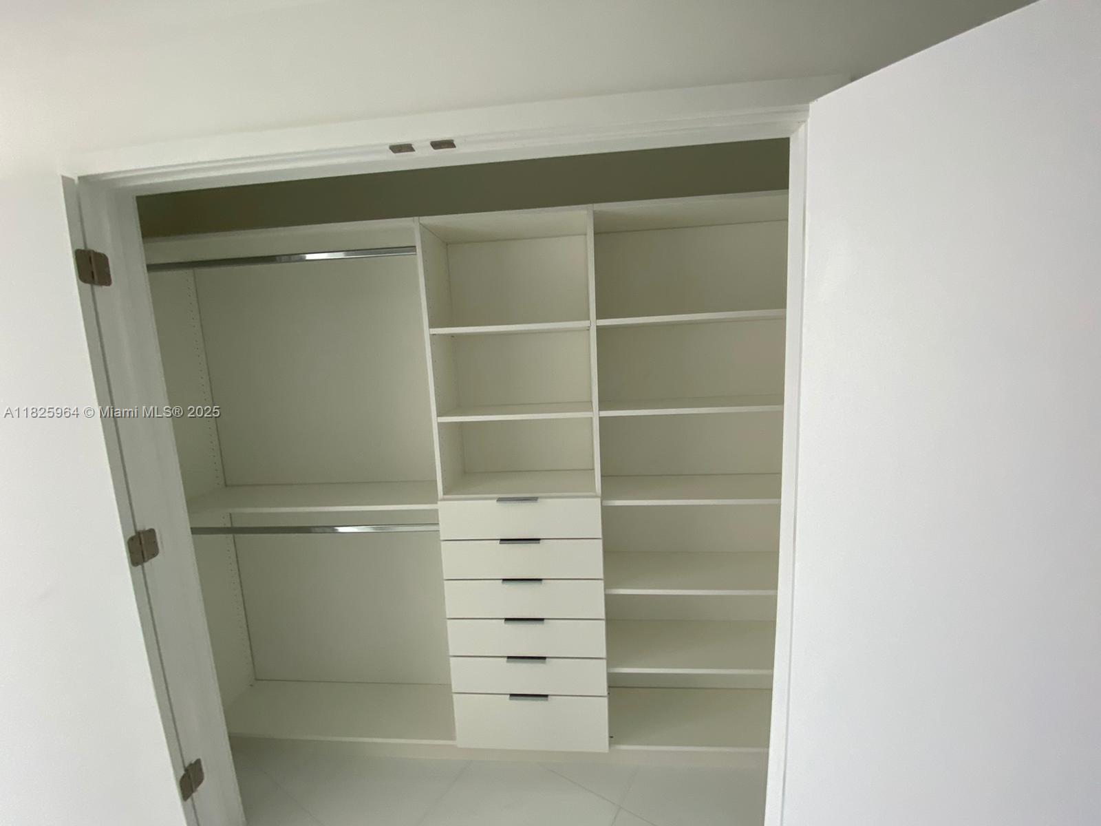 PARAMOUNT MIAMI WORLDCENT - Residential Lease