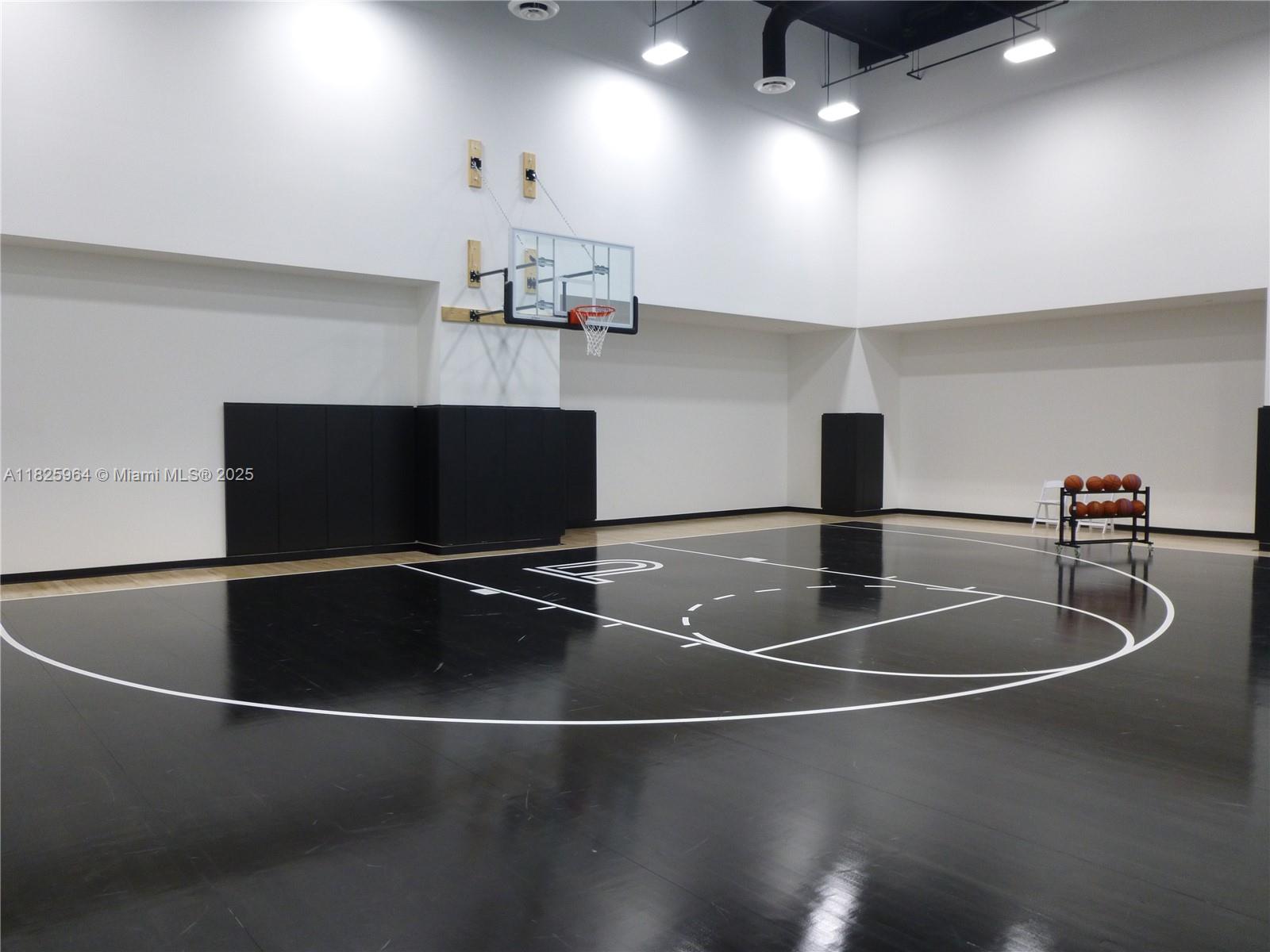 PARAMOUNT MIAMI WORLDCENT - Residential Lease