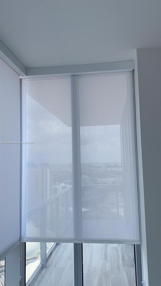 PARAMOUNT MIAMI WORLDCENT - Residential Lease