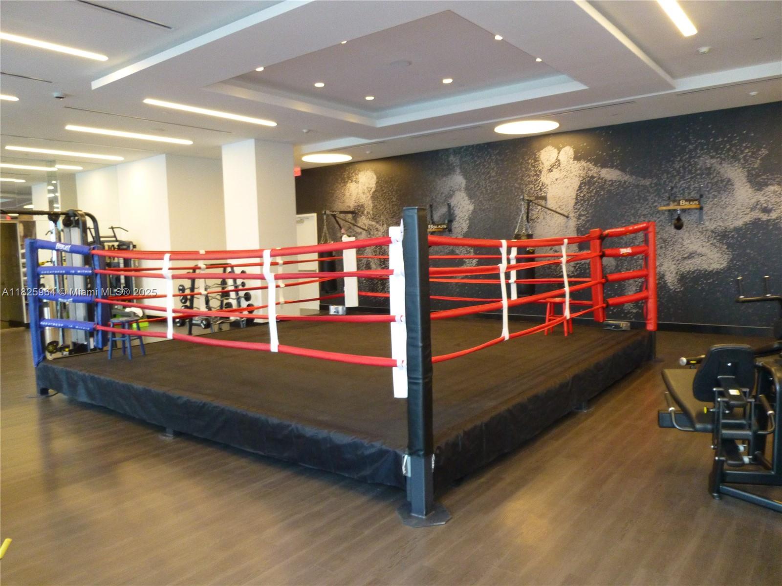 PARAMOUNT MIAMI WORLDCENT - Residential Lease