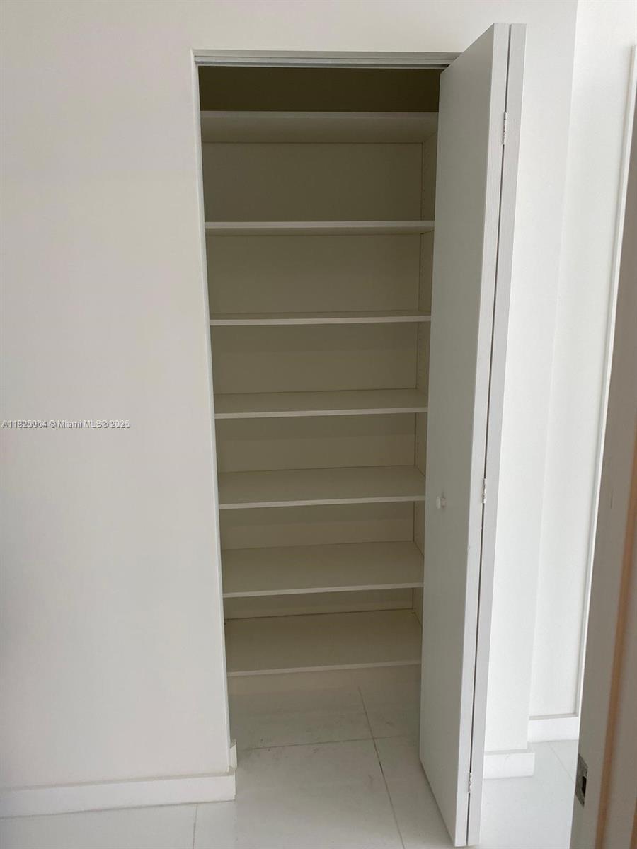 PARAMOUNT MIAMI WORLDCENT - Residential Lease