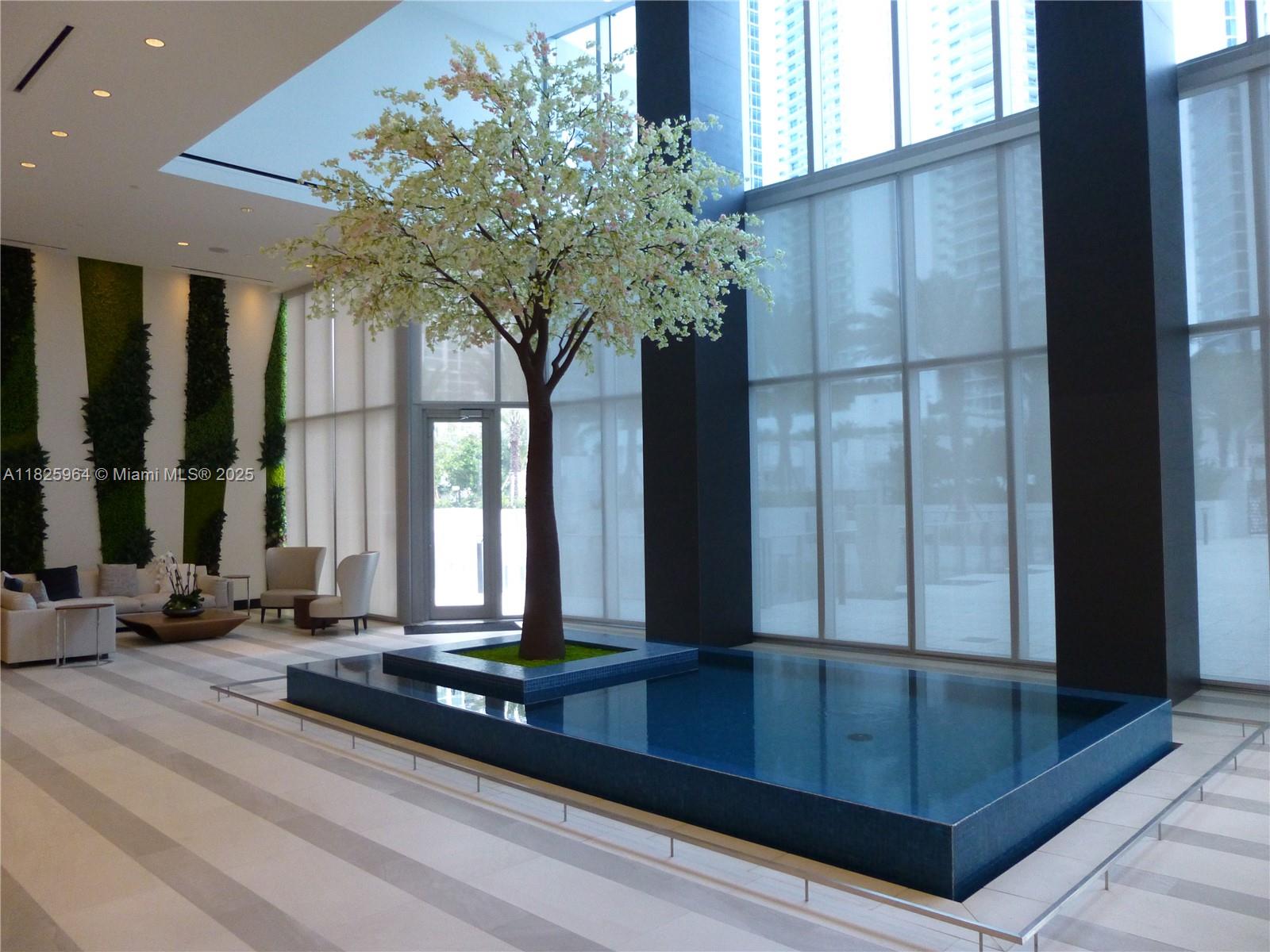 PARAMOUNT MIAMI WORLDCENT - Residential Lease