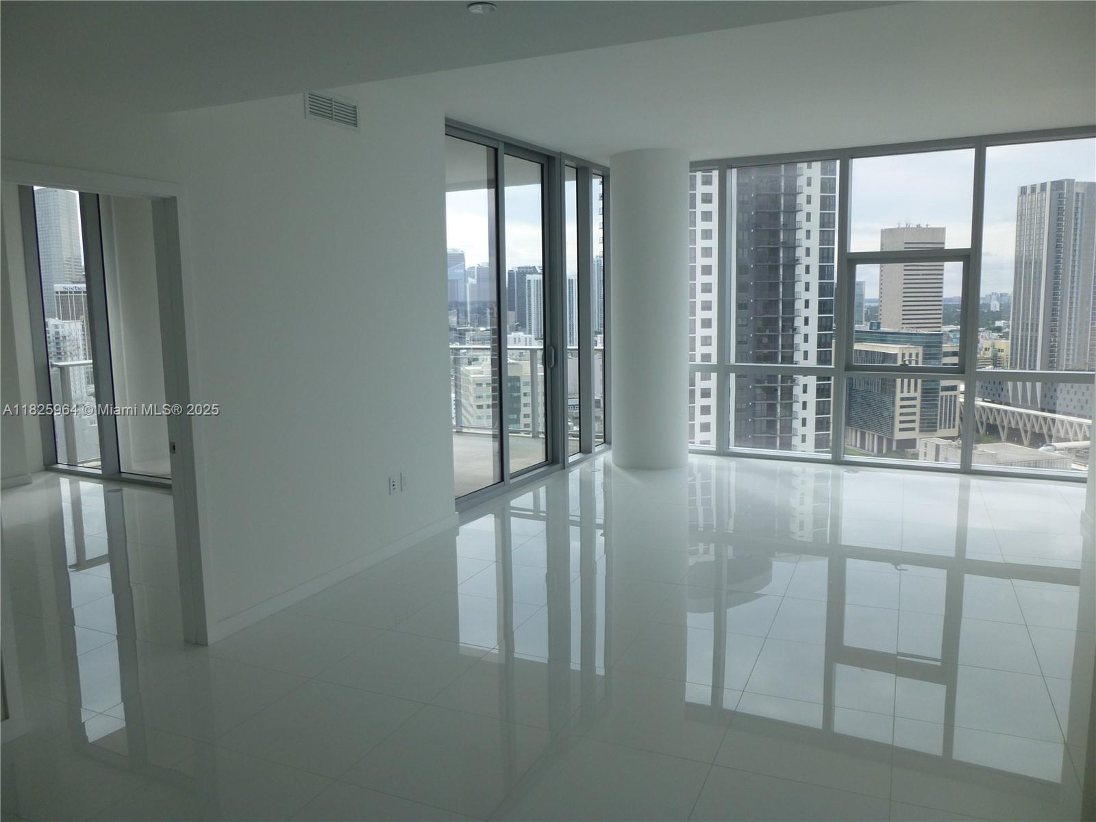 PARAMOUNT MIAMI WORLDCENT - Residential Lease