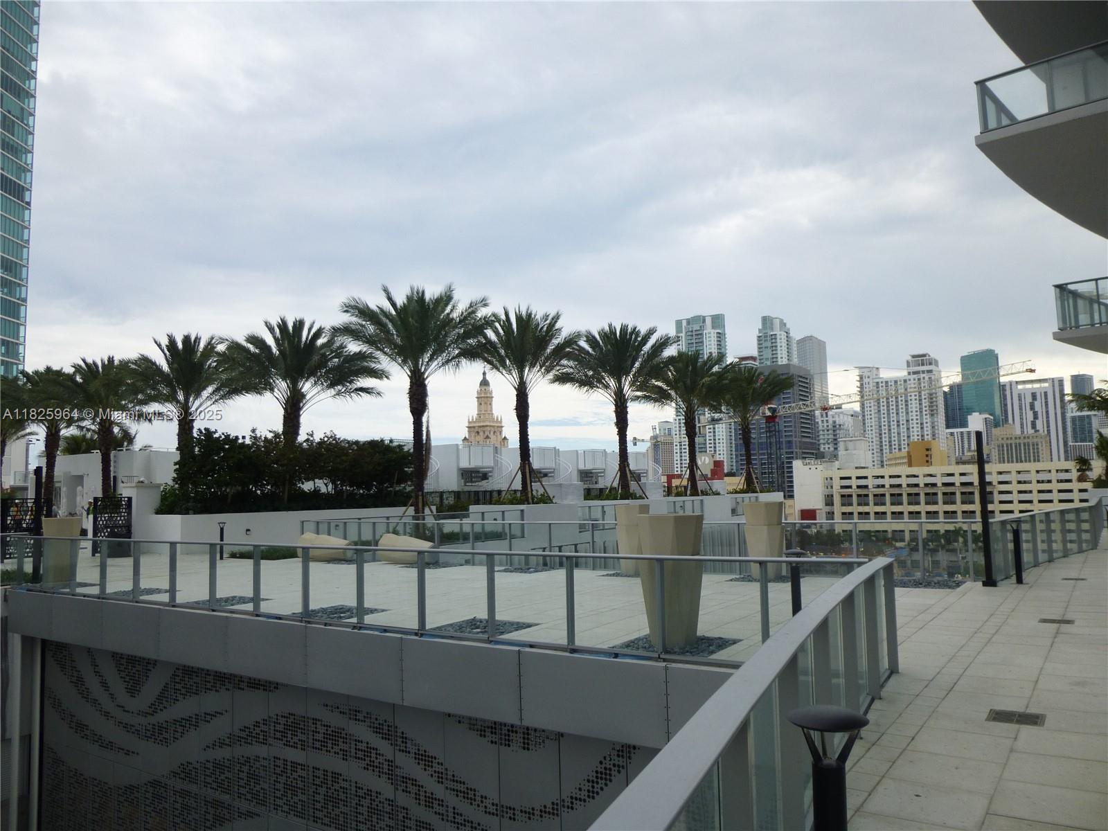 PARAMOUNT MIAMI WORLDCENT - Residential Lease