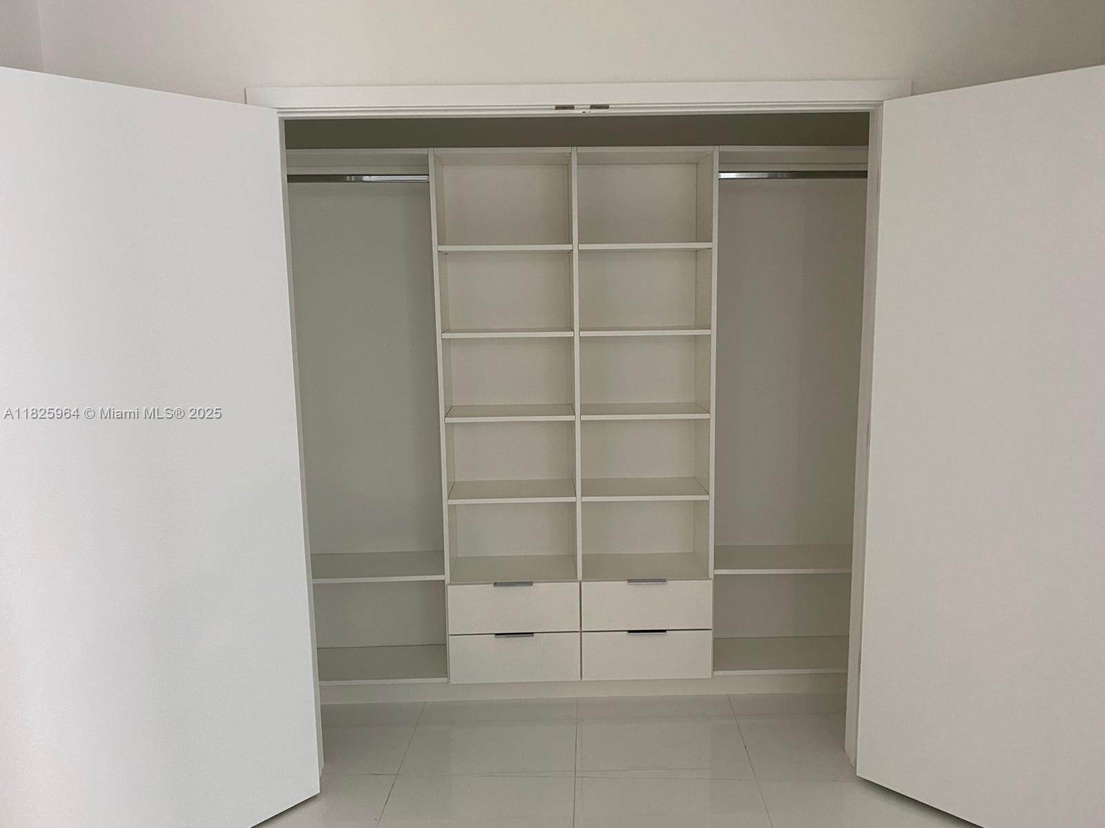 PARAMOUNT MIAMI WORLDCENT - Residential Lease