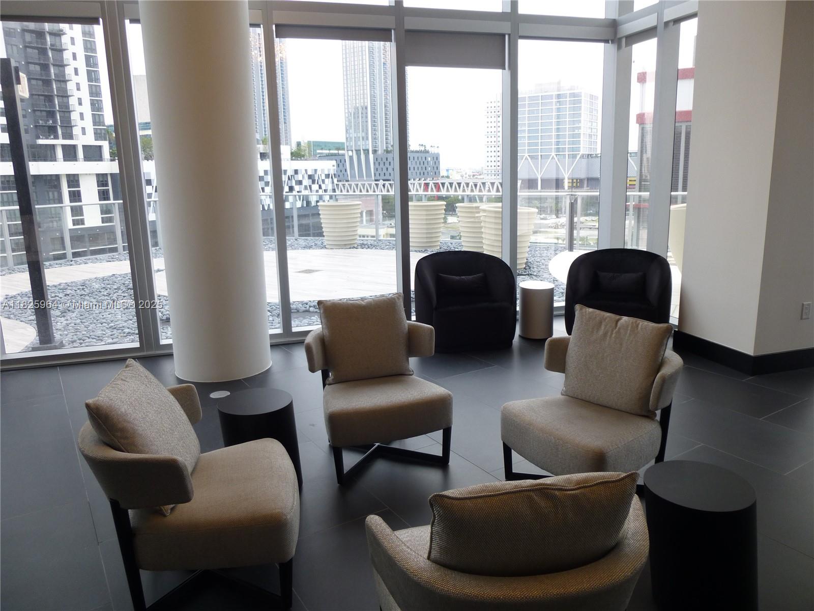 PARAMOUNT MIAMI WORLDCENT - Residential Lease