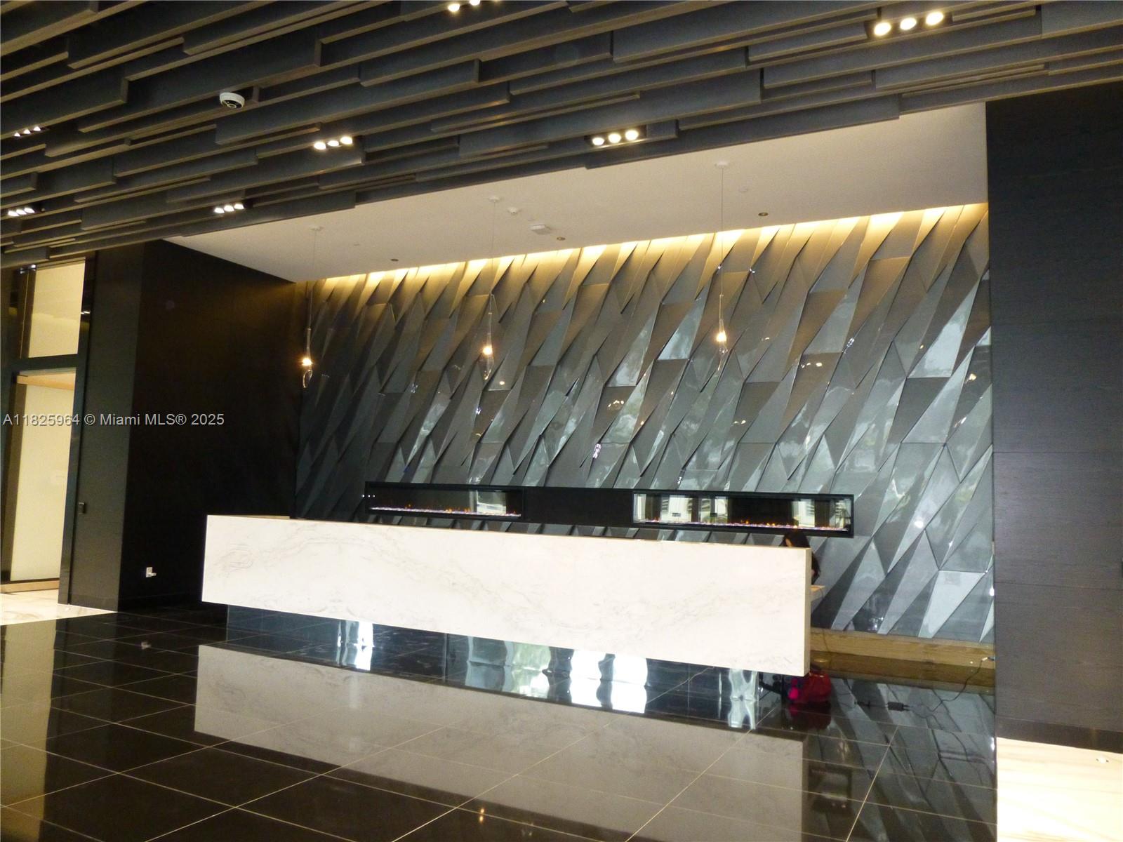 PARAMOUNT MIAMI WORLDCENT - Residential Lease