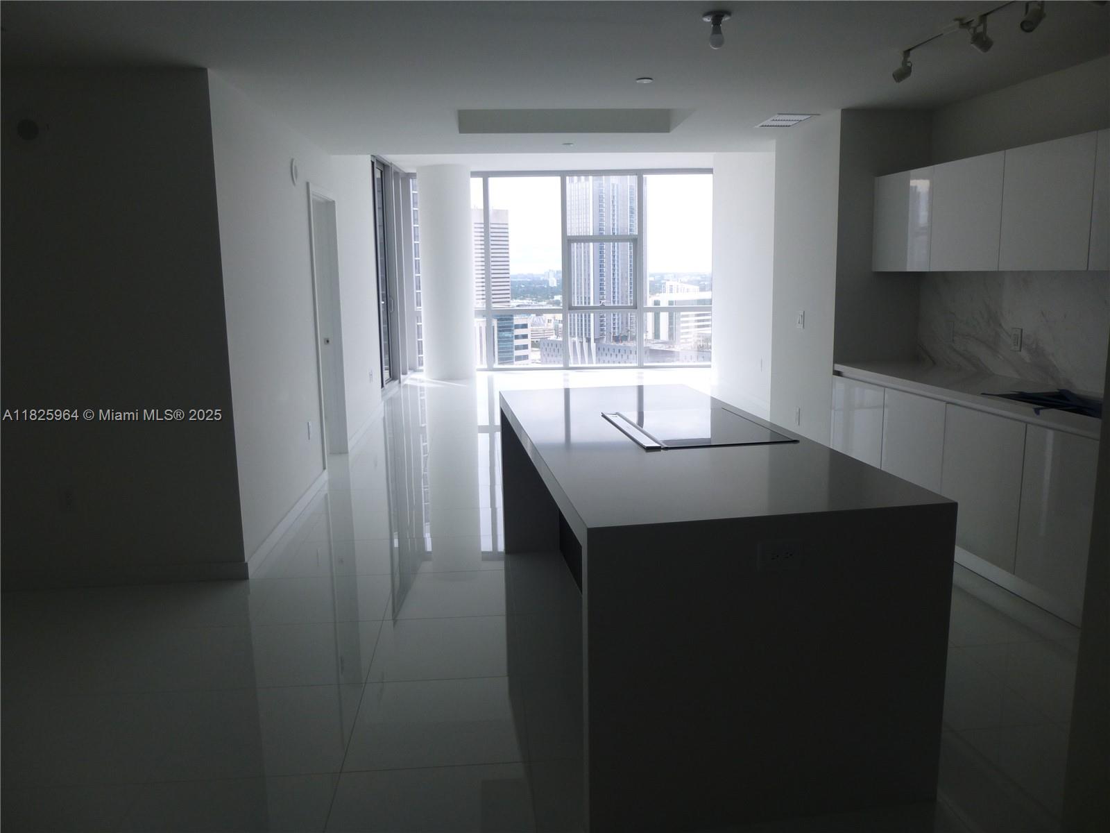 PARAMOUNT MIAMI WORLDCENT - Residential Lease