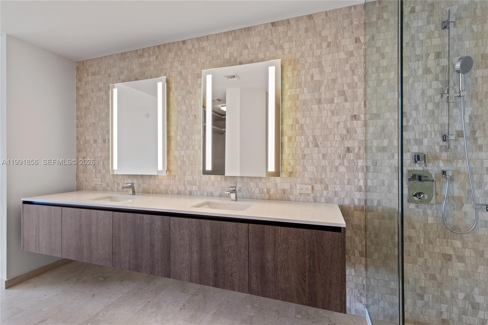 RISE CONDO - Residential