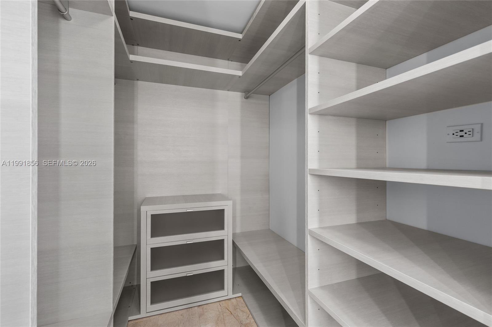 RISE CONDO - Residential