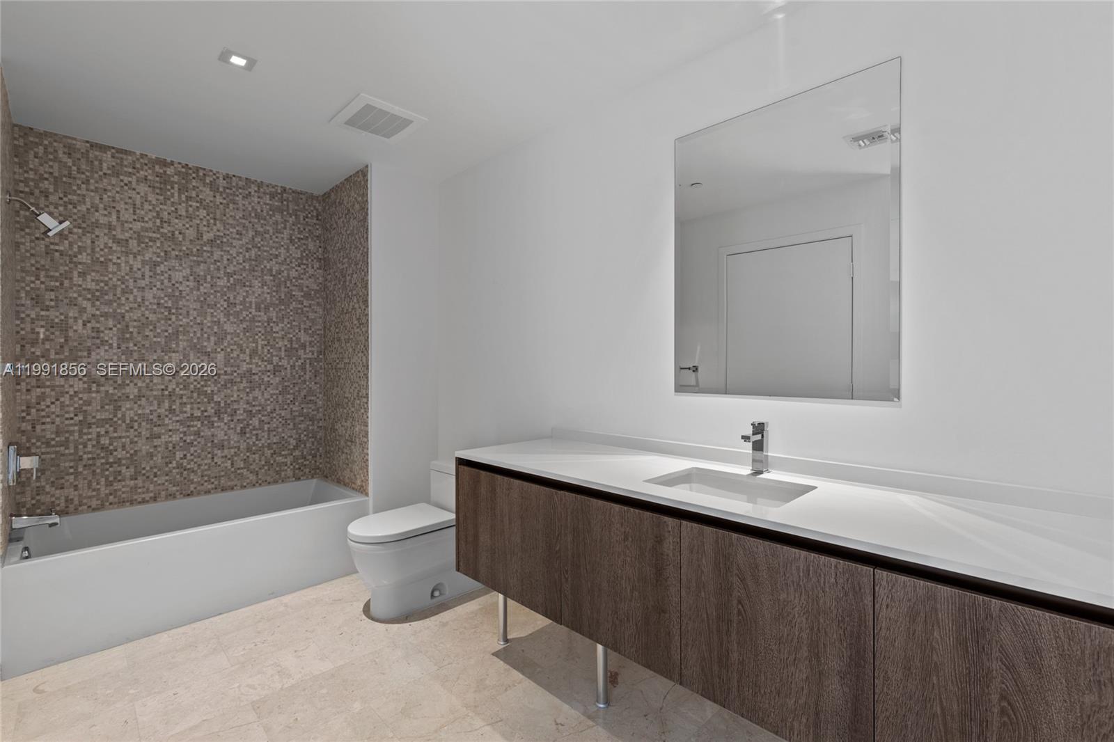 RISE CONDO - Residential