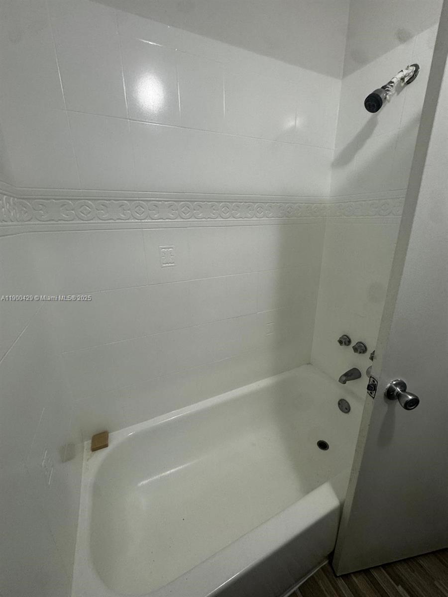 COUNTRY LAKE MANORS TOWNH - Residential Lease