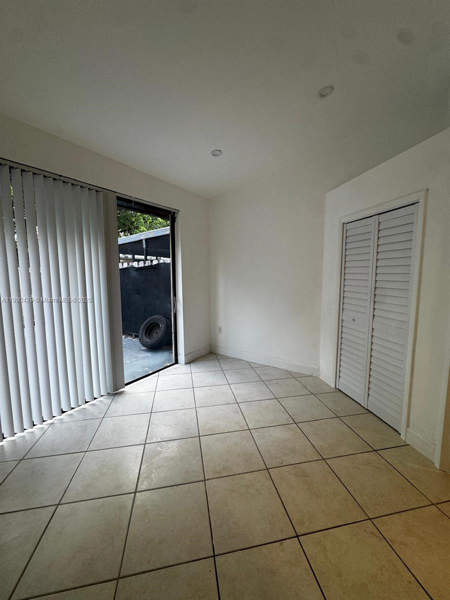 COUNTRY LAKE MANORS TOWNH - Residential Lease