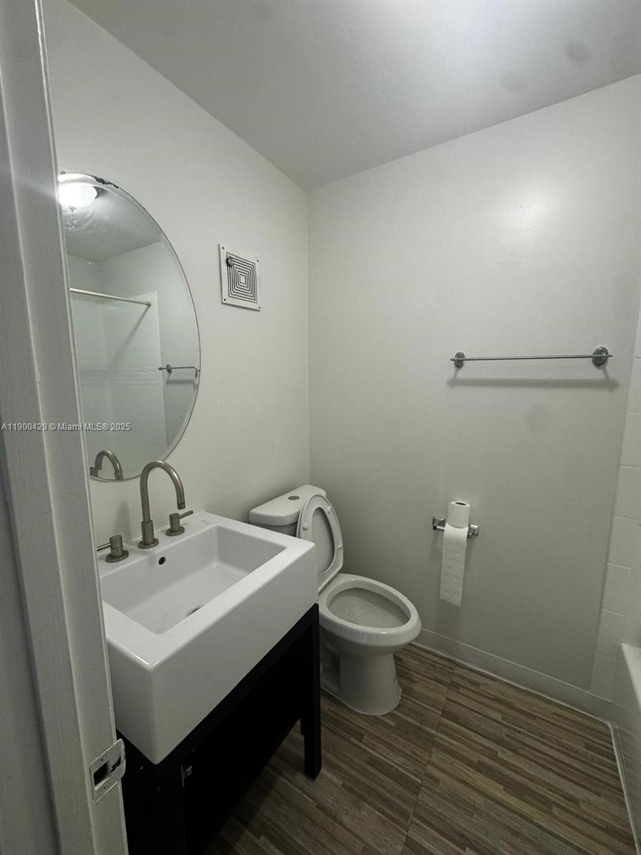 COUNTRY LAKE MANORS TOWNH - Residential Lease