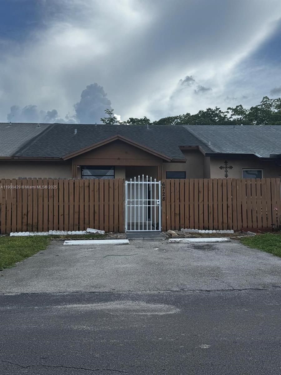 COUNTRY LAKE MANORS TOWNH - Residential Lease