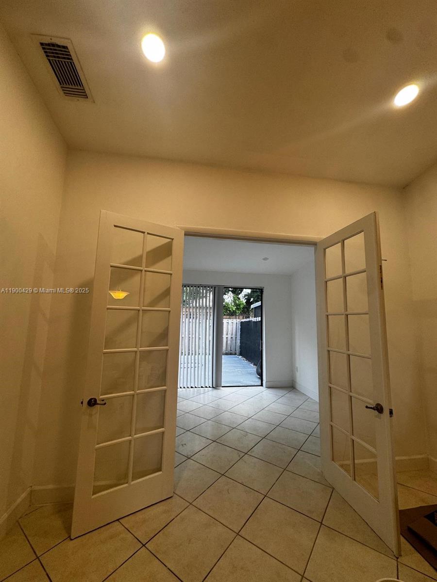 COUNTRY LAKE MANORS TOWNH - Residential Lease