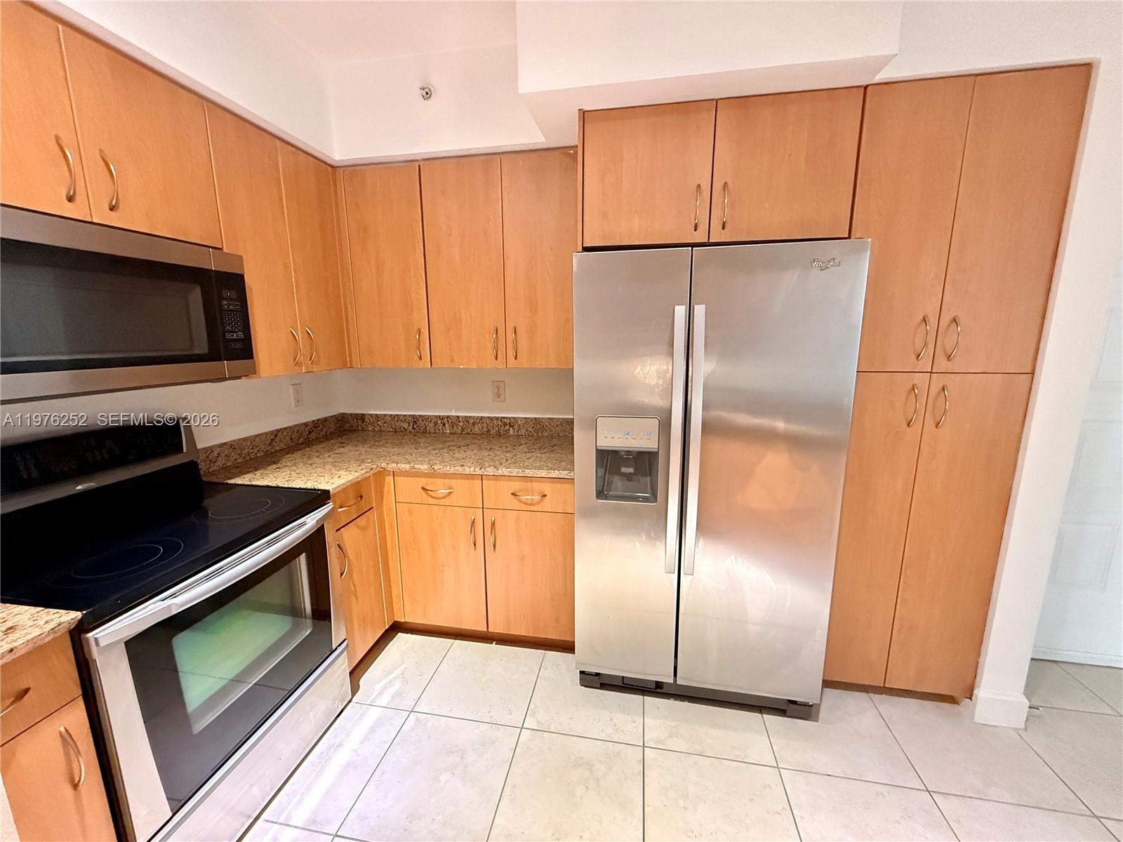 RADIUS CONDO - Residential Lease