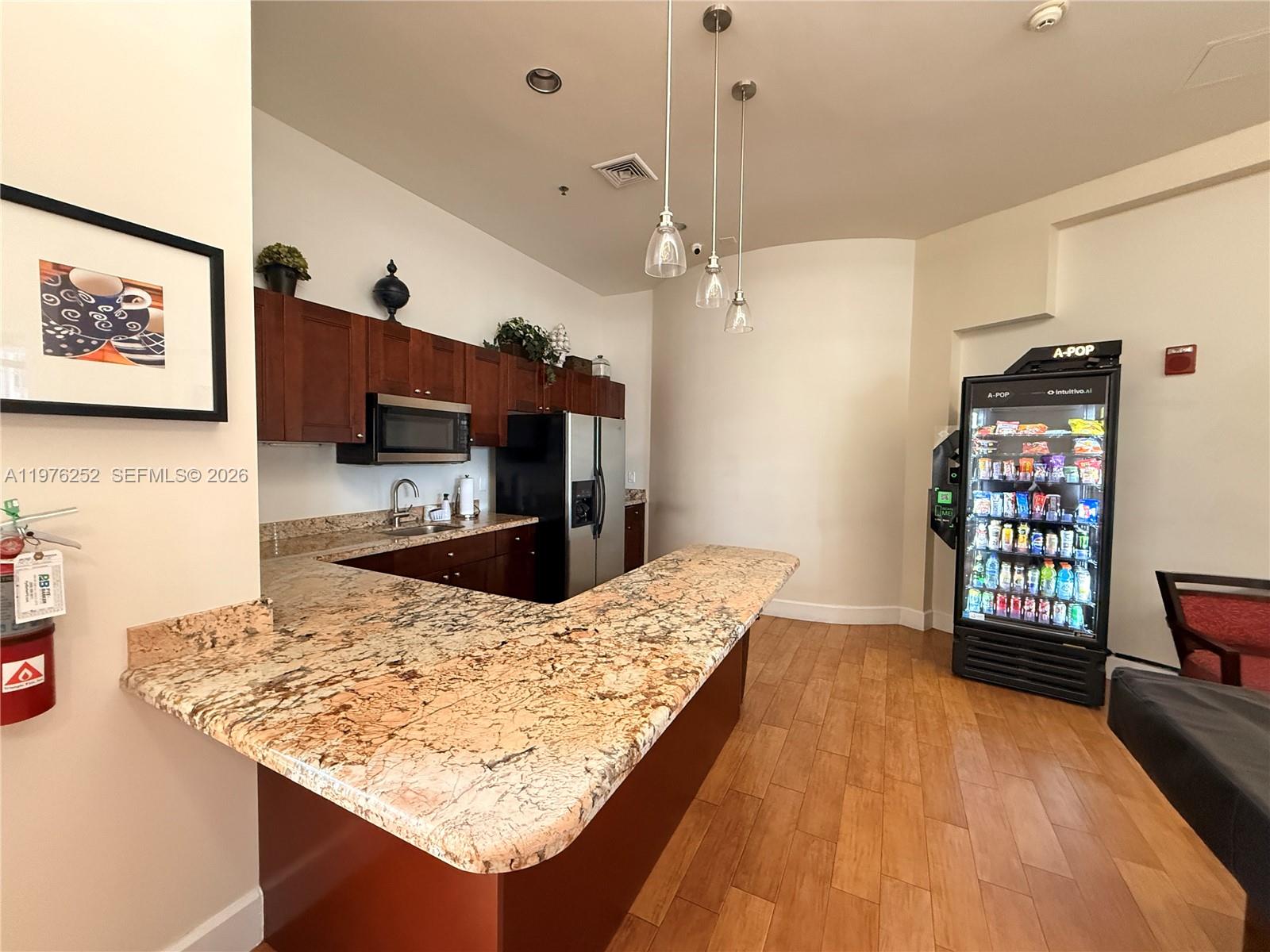 RADIUS CONDO - Residential Lease