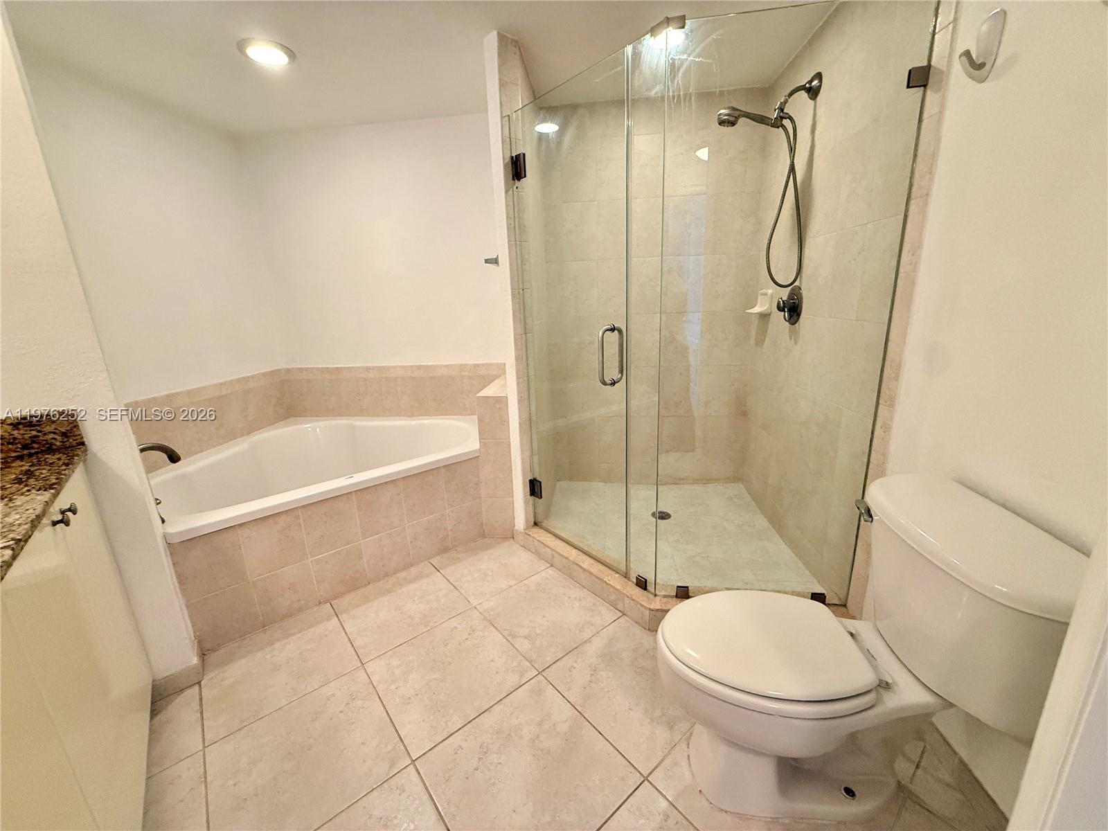 RADIUS CONDO - Residential Lease