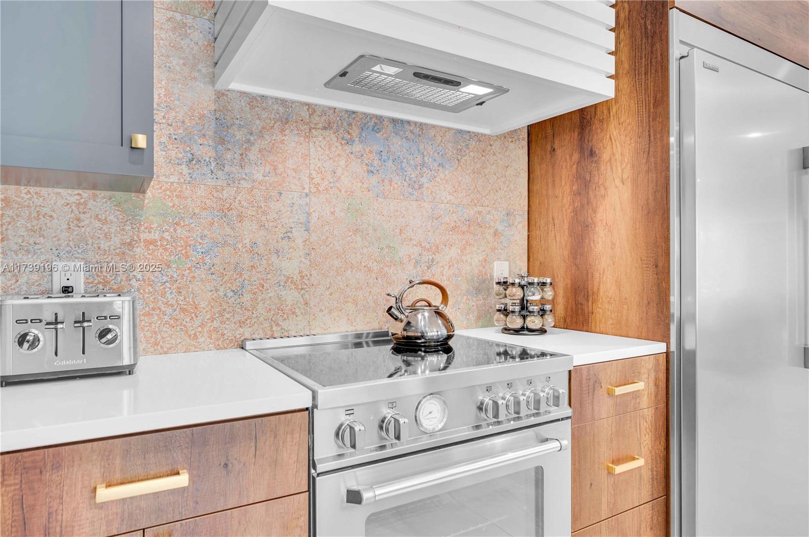 LAUDERDALE SHORES CORR PL - Residential