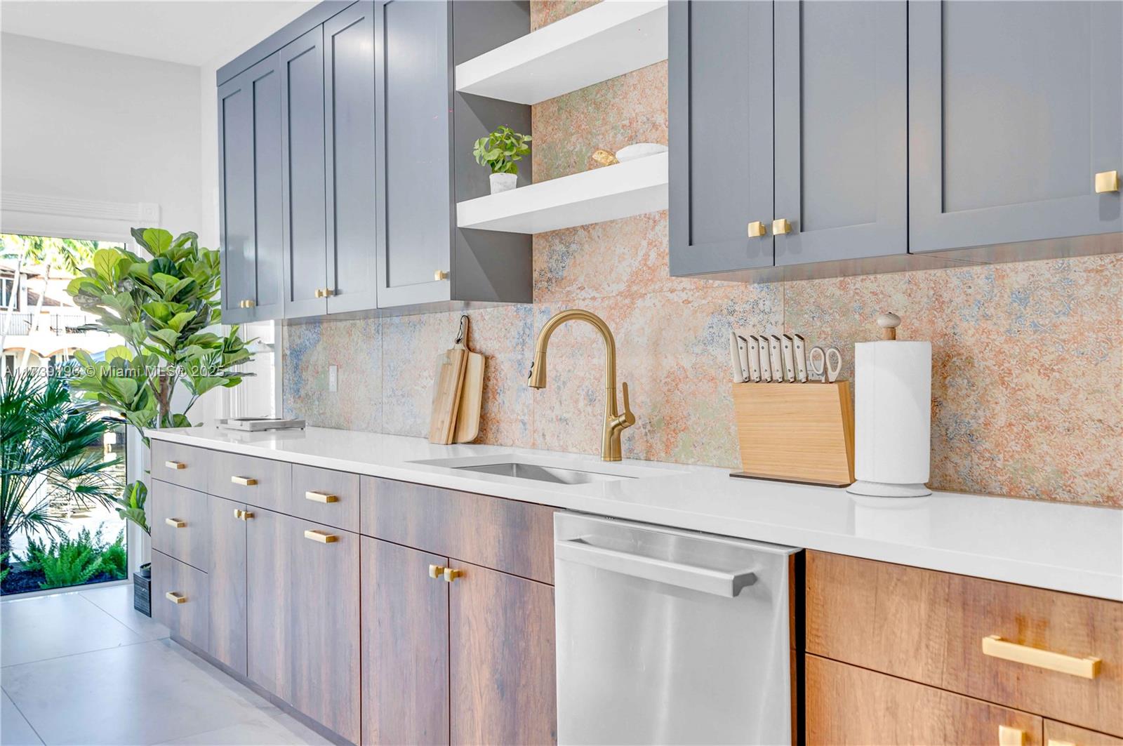 LAUDERDALE SHORES CORR PL - Residential