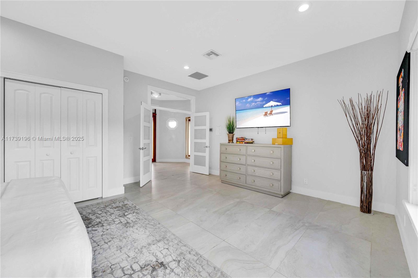 LAUDERDALE SHORES CORR PL - Residential