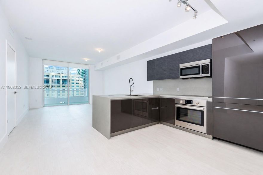 Wonderful 1-bedroom - 1.5 baths + large den condo in The Bond. Facing East/Brickell Ave/Pool area. Beautiful wood-like ceramic flooring with off-white coloring to complement the unit’s modern finishes and top-of-the-line Bosch & Miele appliances. Walk-in closet, floor-to-ceiling windows. Building amenities include a fully equipped gym, pool & spa, BBQ equipped cabanas, Starbucks on the ground level, and more.