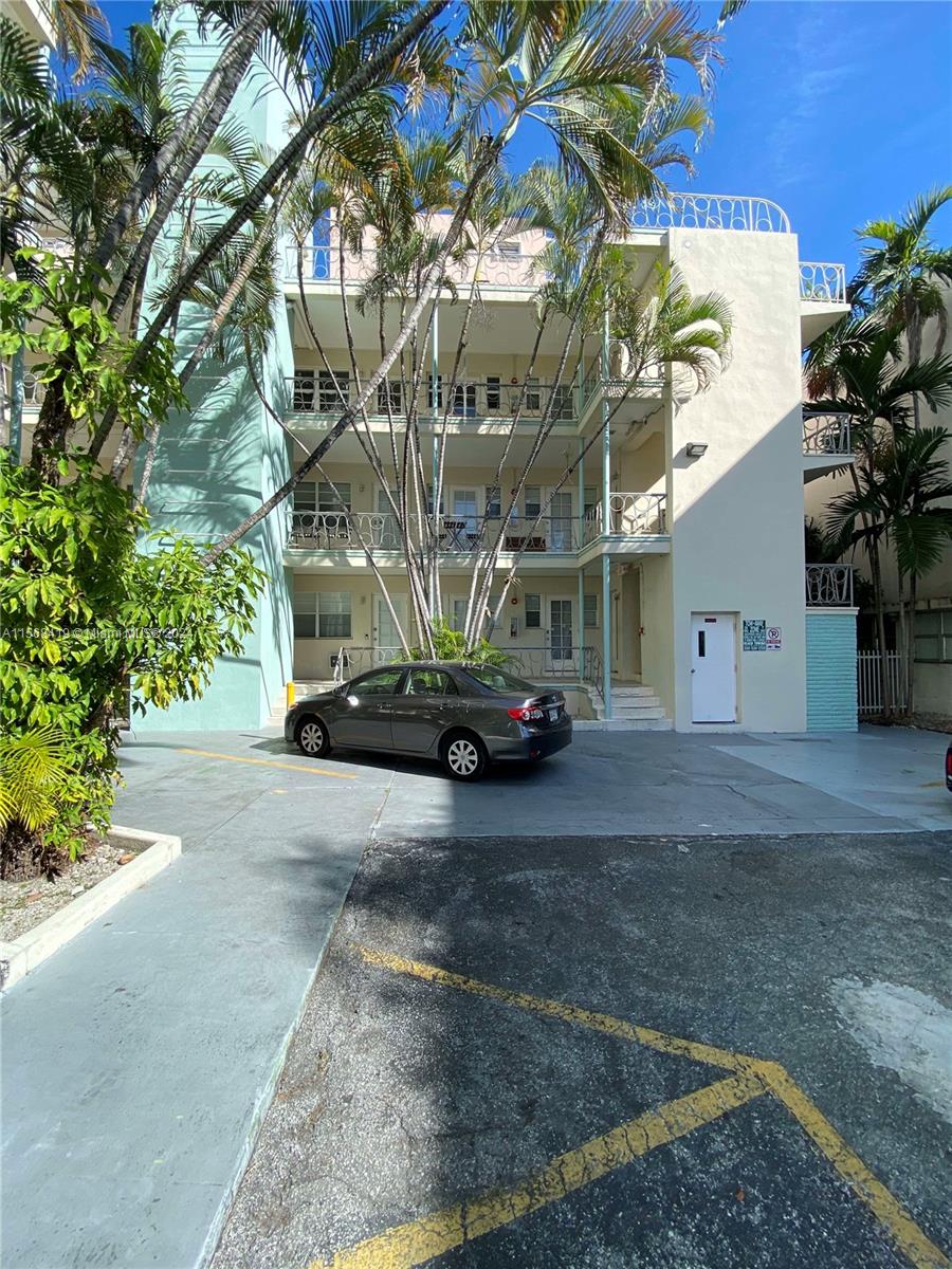 Rental Property at 1755 Washington Ave 3B, Miami Beach, Miami-Dade County, Florida - Bedrooms: 1 
Bathrooms: 1  - $2,100 MO.