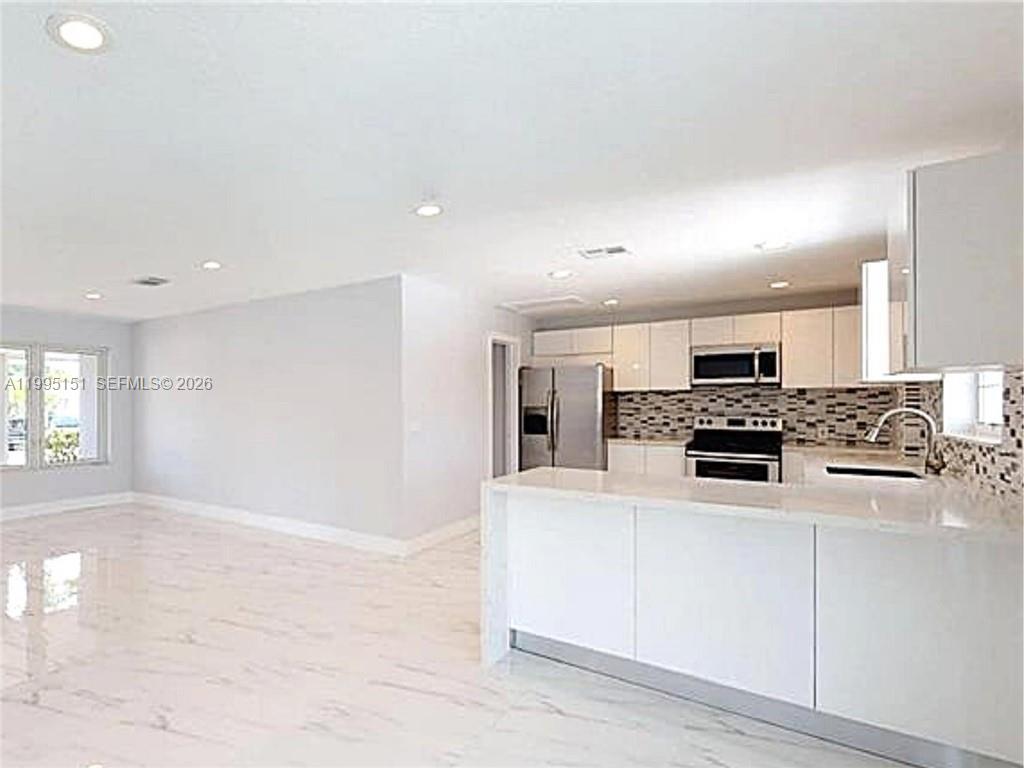 CORAL HIGHLANDS - Residential Lease