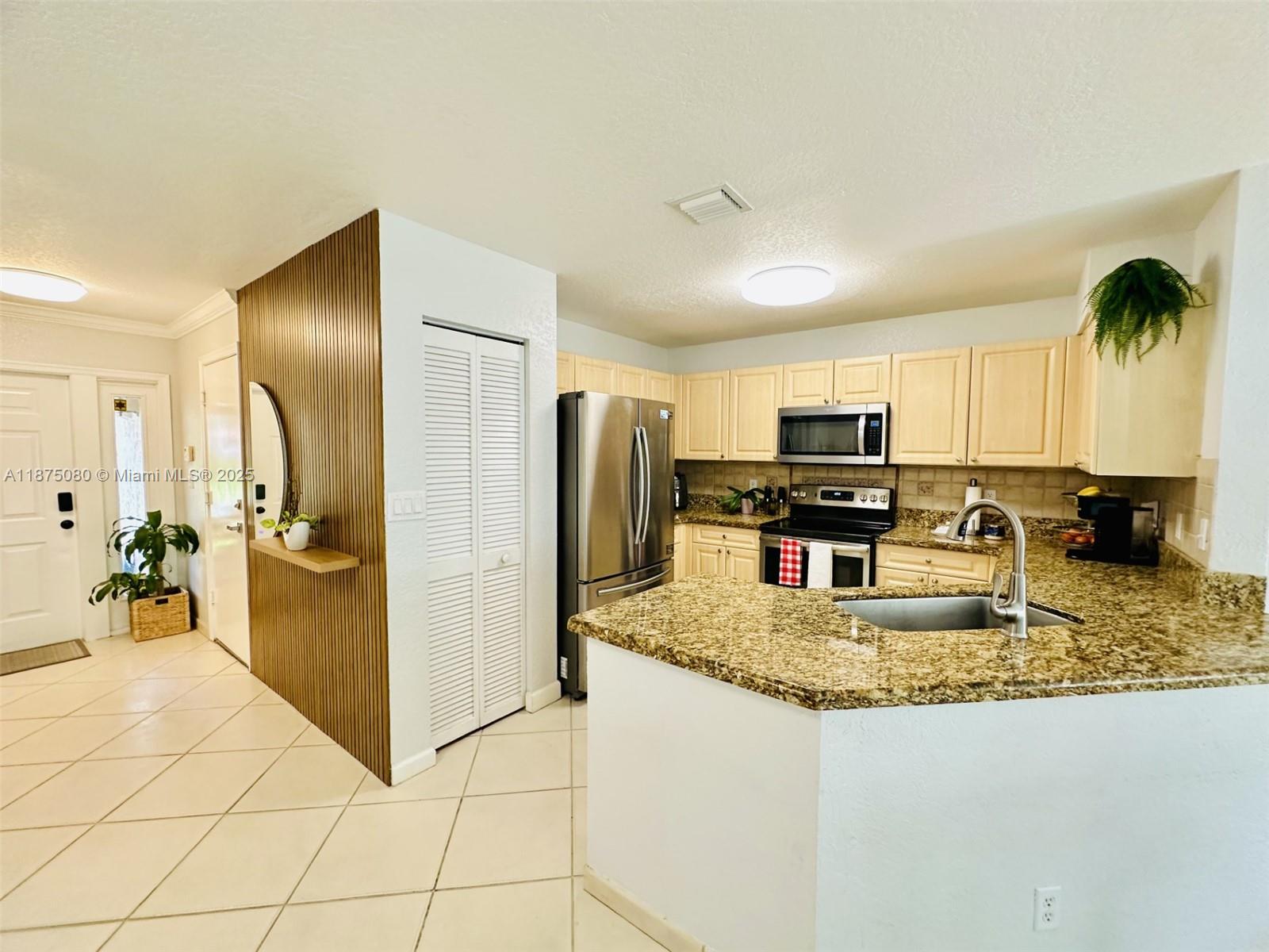 CORAL SPRINGS VILLAGE GRE - Residential