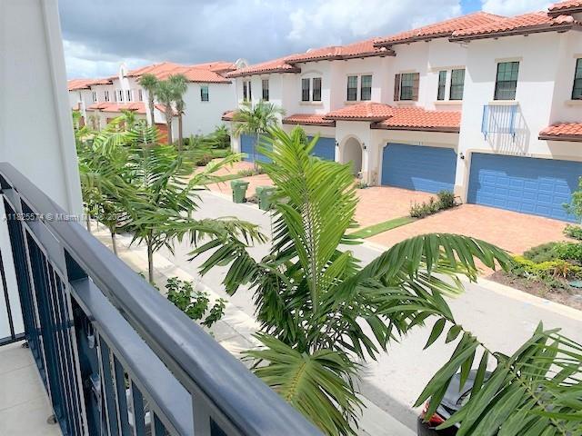 PEMBROKE LAKES SOUTH - Residential Lease