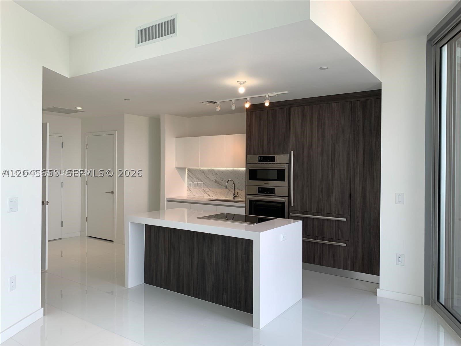 851 NE 1st Ave 2702