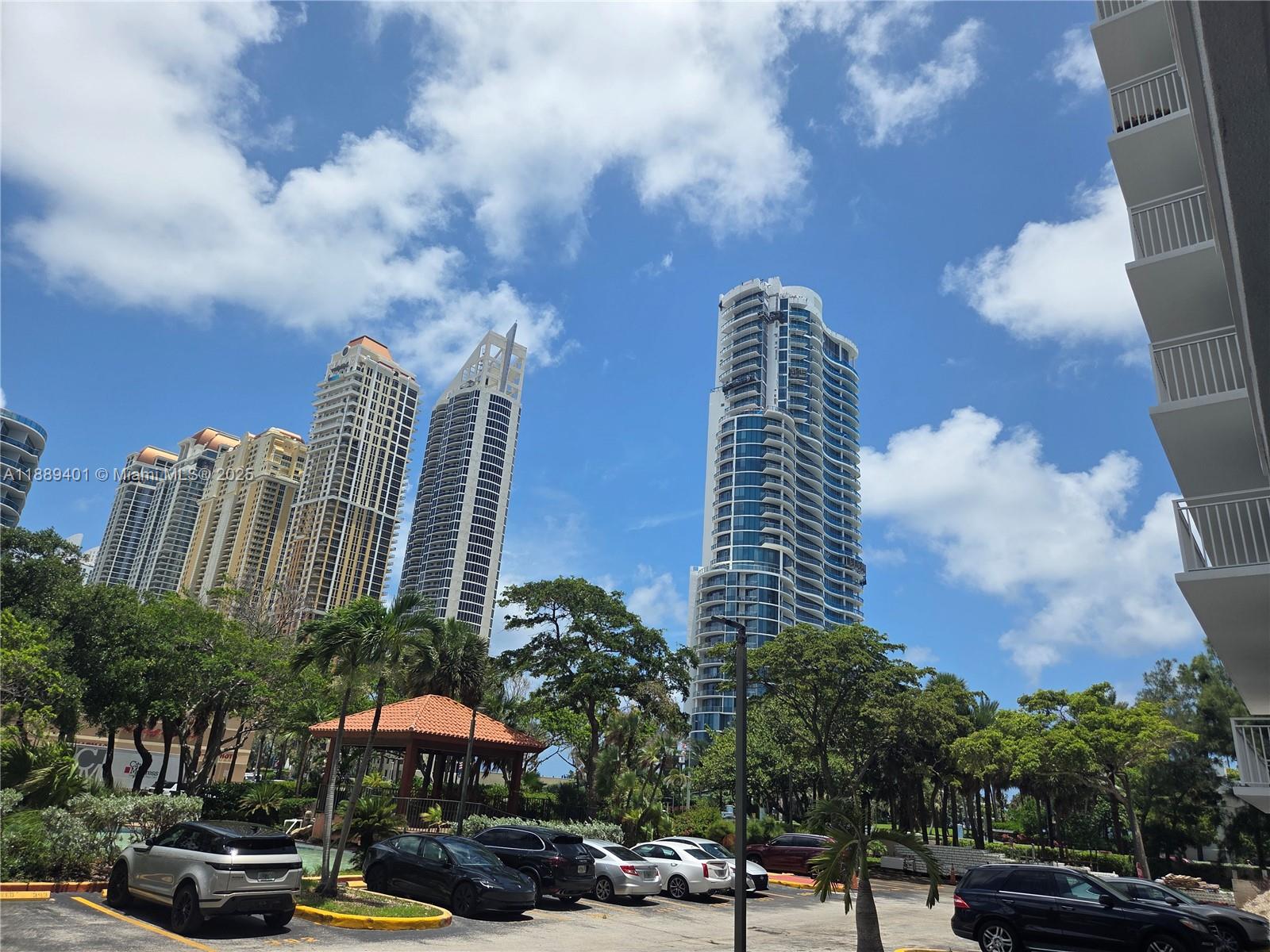 WINSTON TOWERS 600 CONDO - Residential