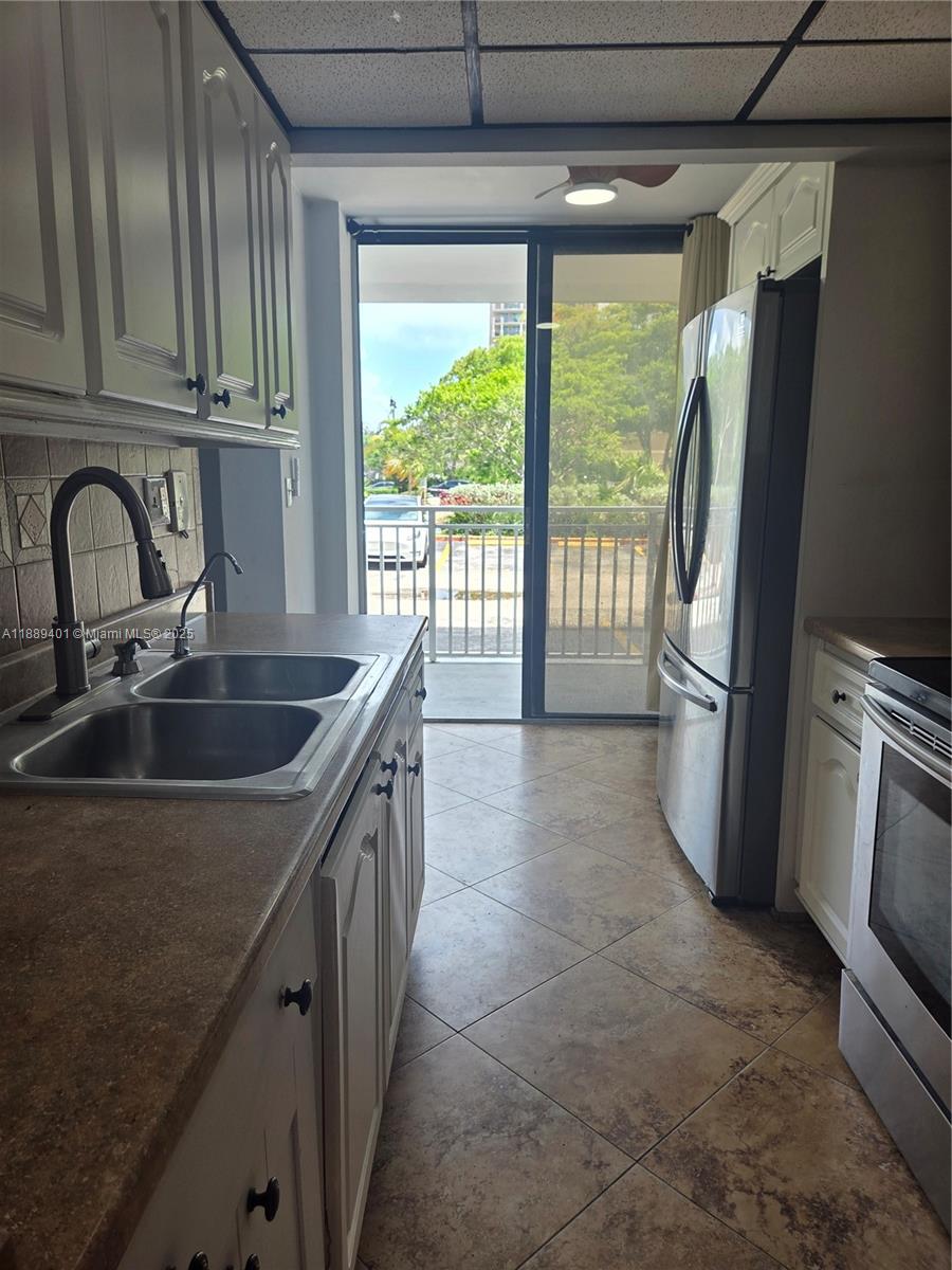 WINSTON TOWERS 600 CONDO - Residential