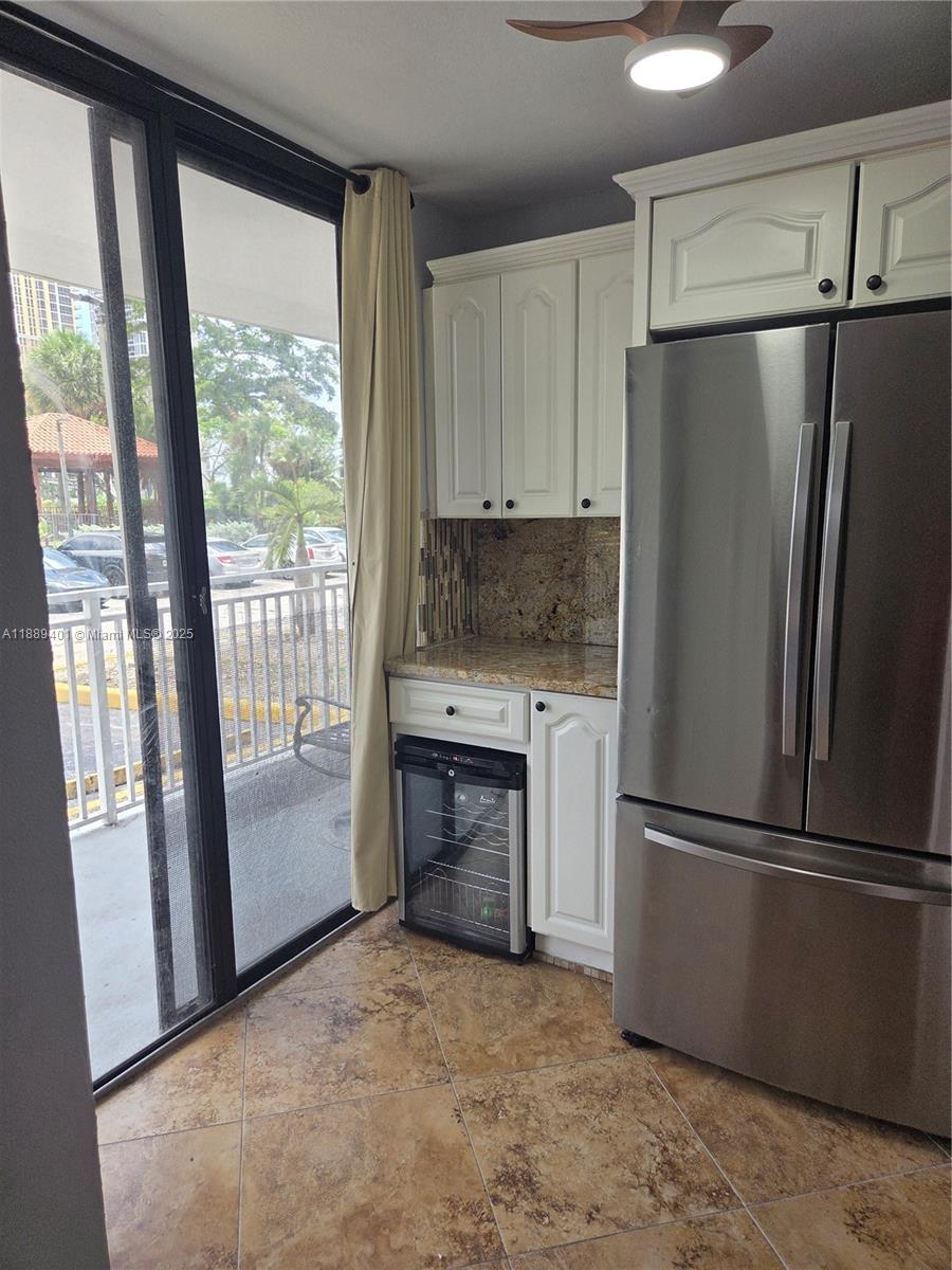 WINSTON TOWERS 600 CONDO - Residential
