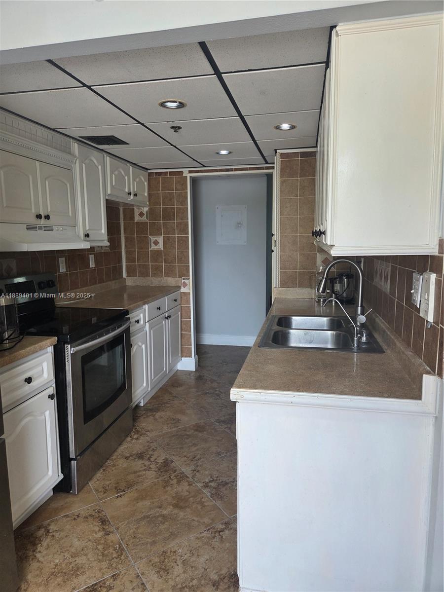 WINSTON TOWERS 600 CONDO - Residential