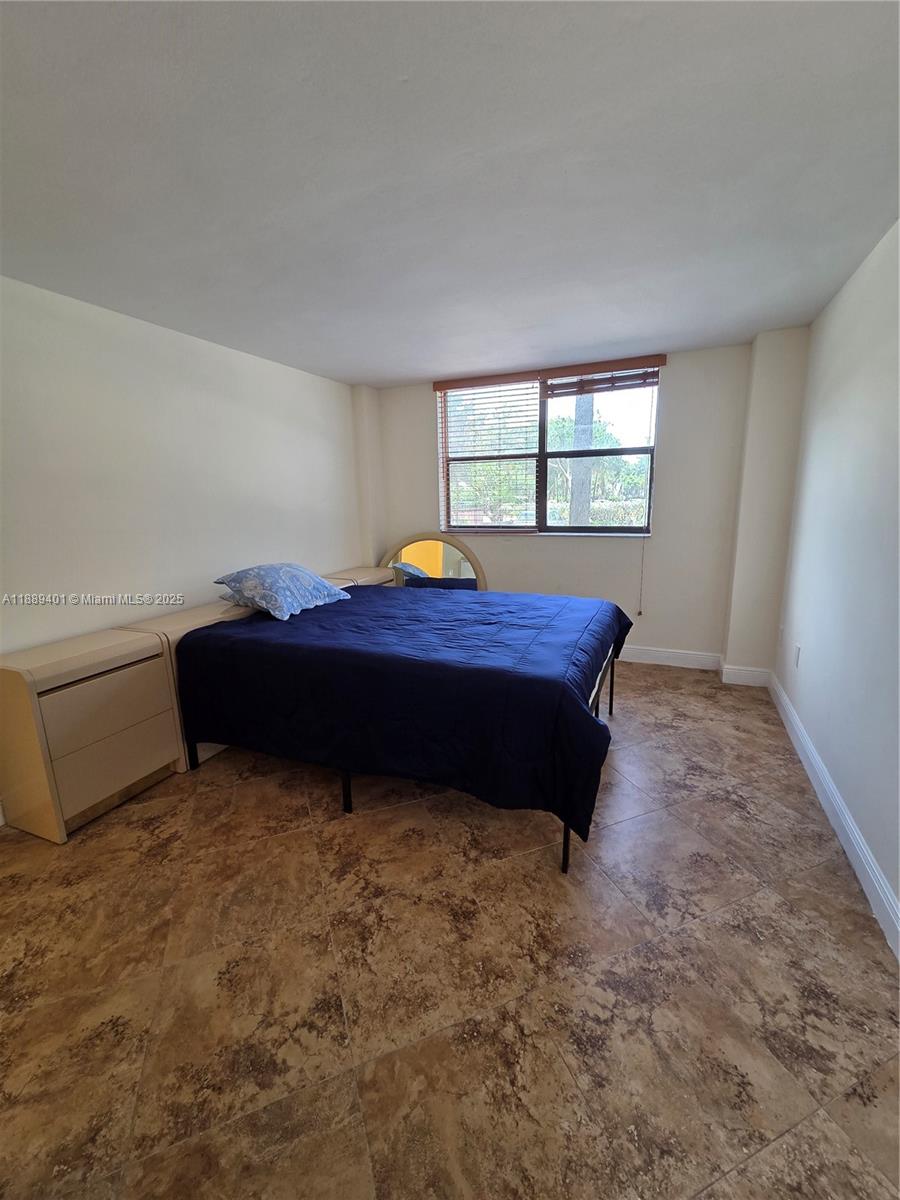 WINSTON TOWERS 600 CONDO - Residential