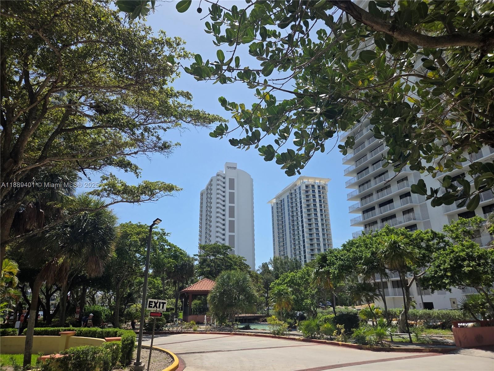 WINSTON TOWERS 600 CONDO - Residential