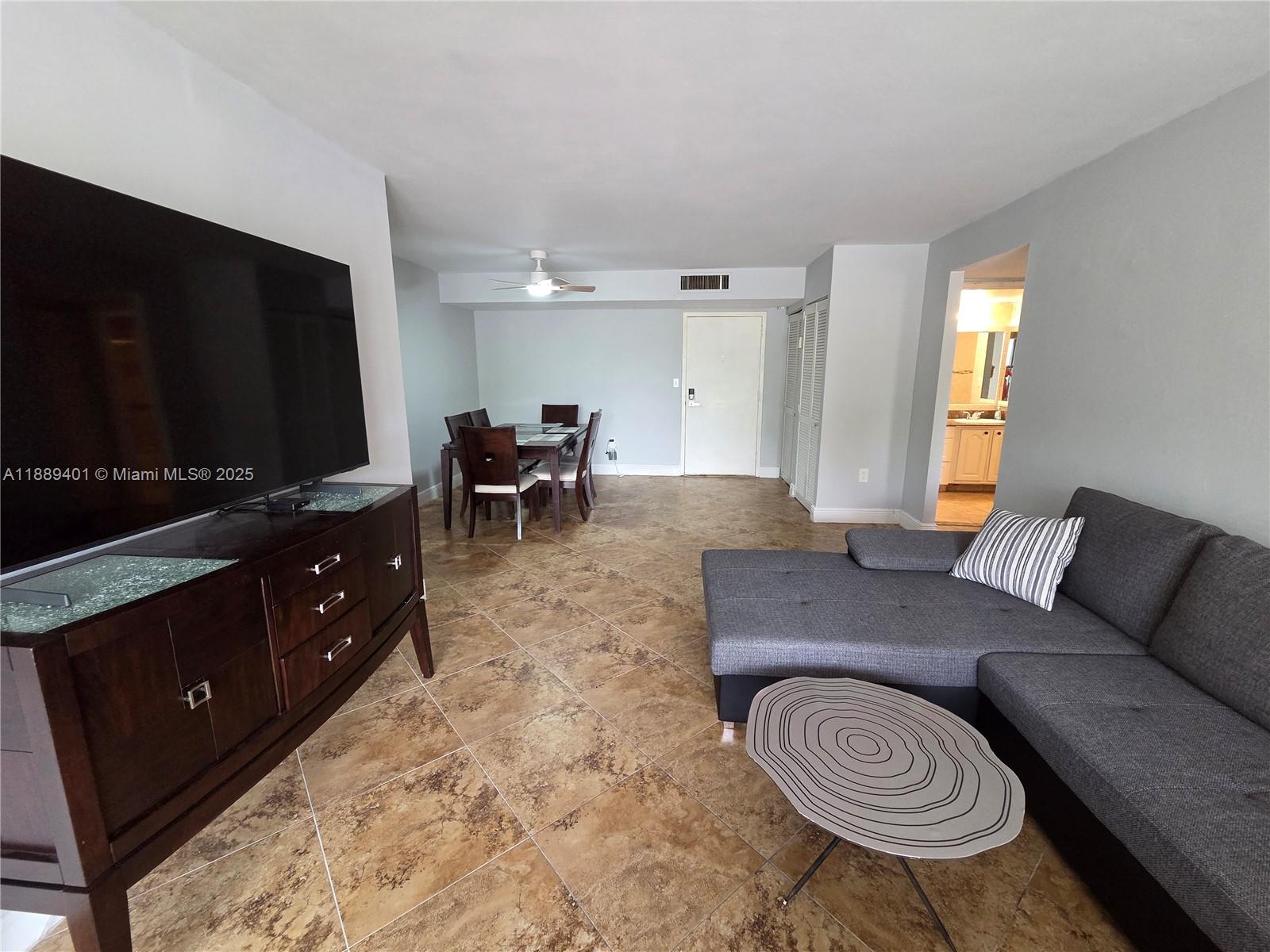 WINSTON TOWERS 600 CONDO - Residential