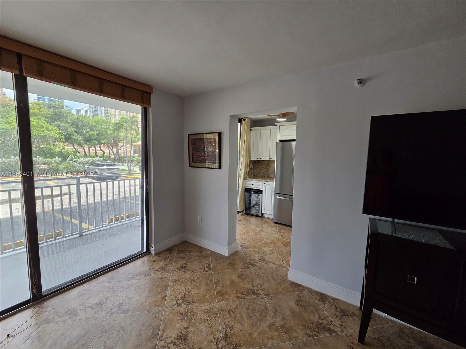WINSTON TOWERS 600 CONDO - Residential