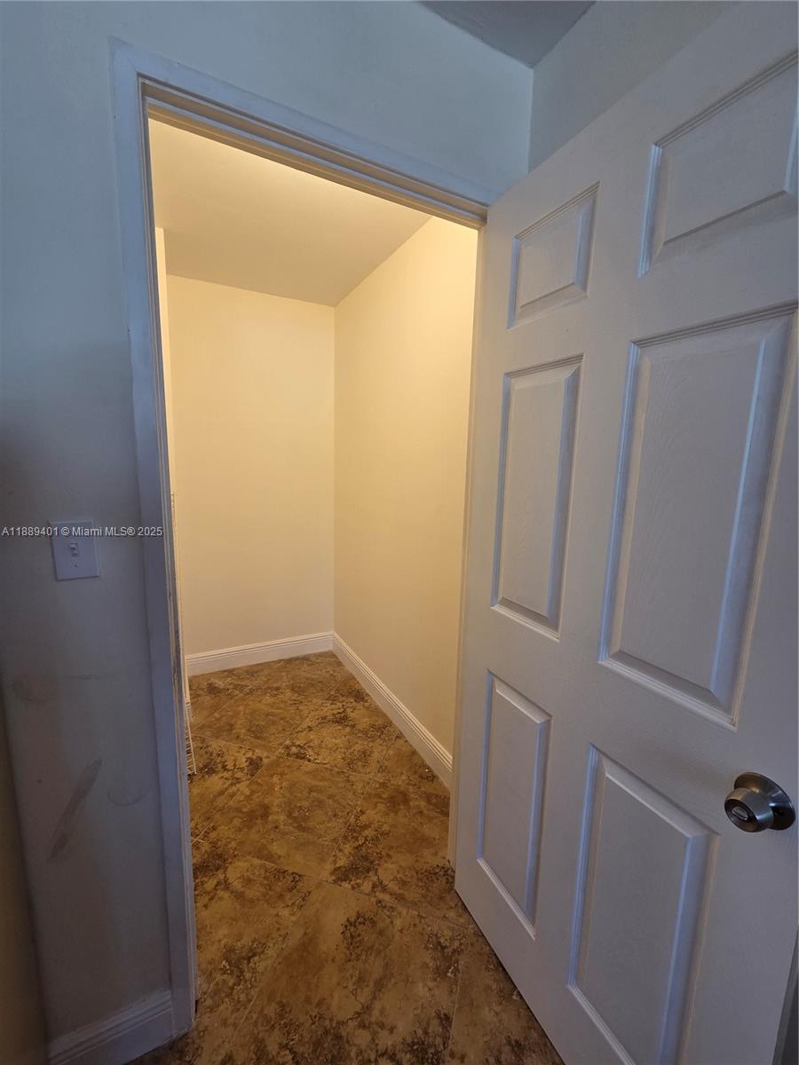 WINSTON TOWERS 600 CONDO - Residential