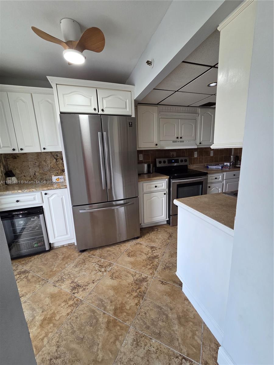 WINSTON TOWERS 600 CONDO - Residential