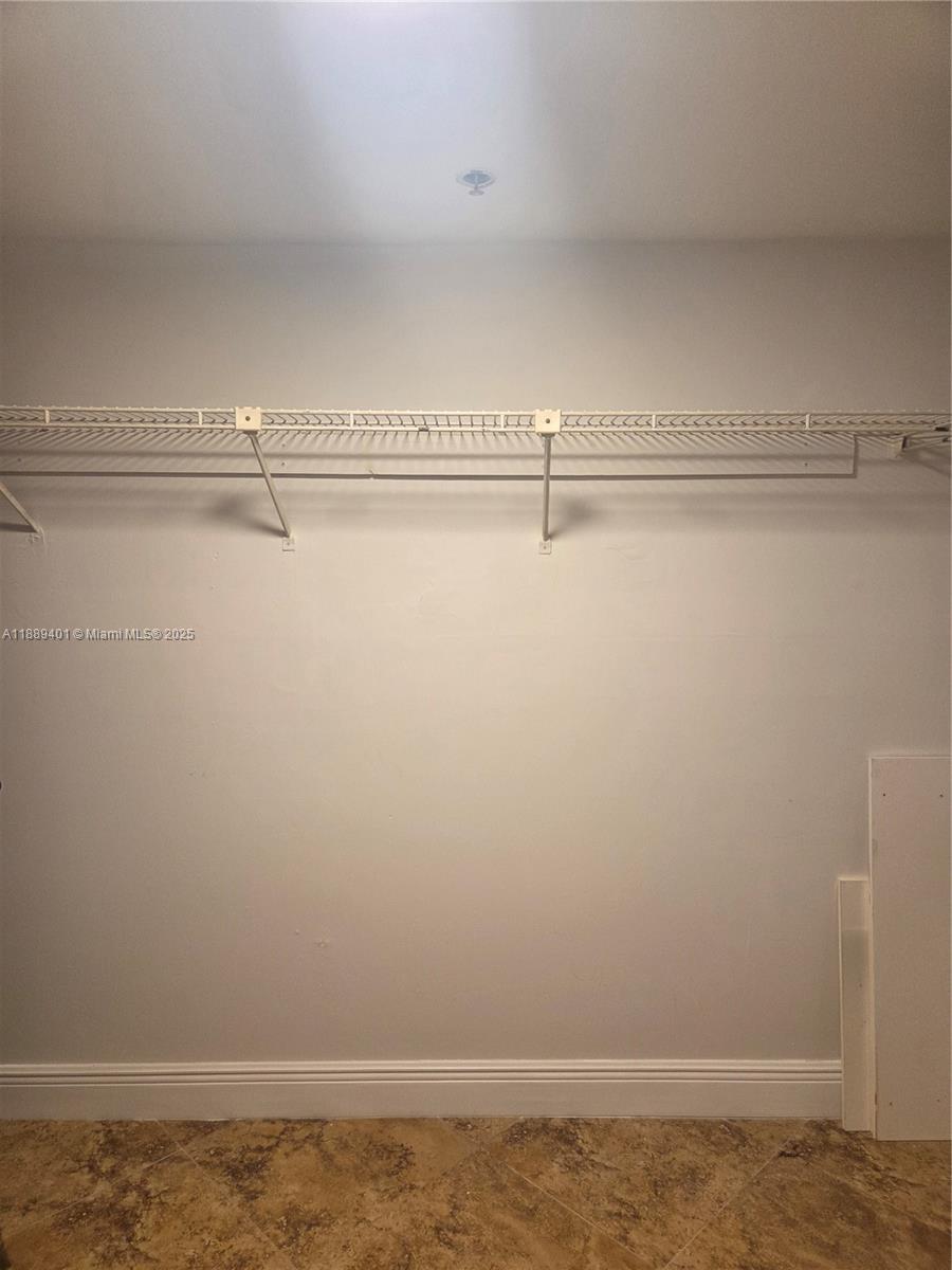 WINSTON TOWERS 600 CONDO - Residential